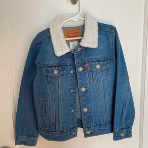 Denim Levi’s jean jacket. Light blue wash. Kid Size 6